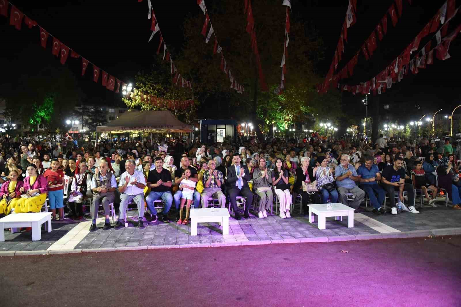 Altın Biber Festivali’nde folklör şöleni
