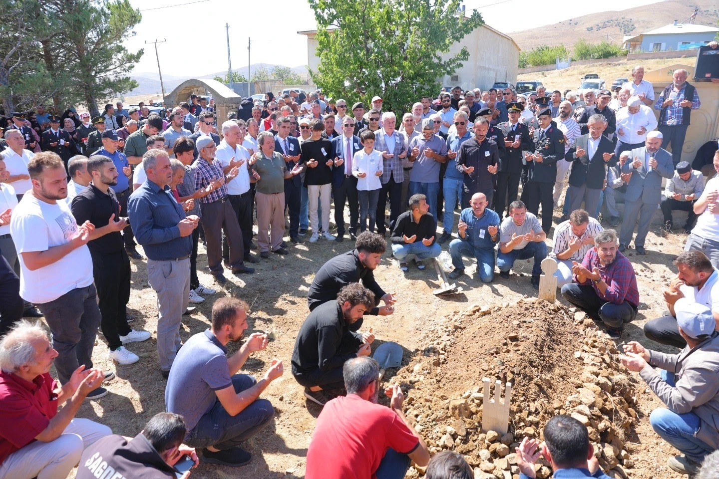 Kalp krizi sonucu vefat eden uzman çavuş son yolculuğuna uğurlandı
