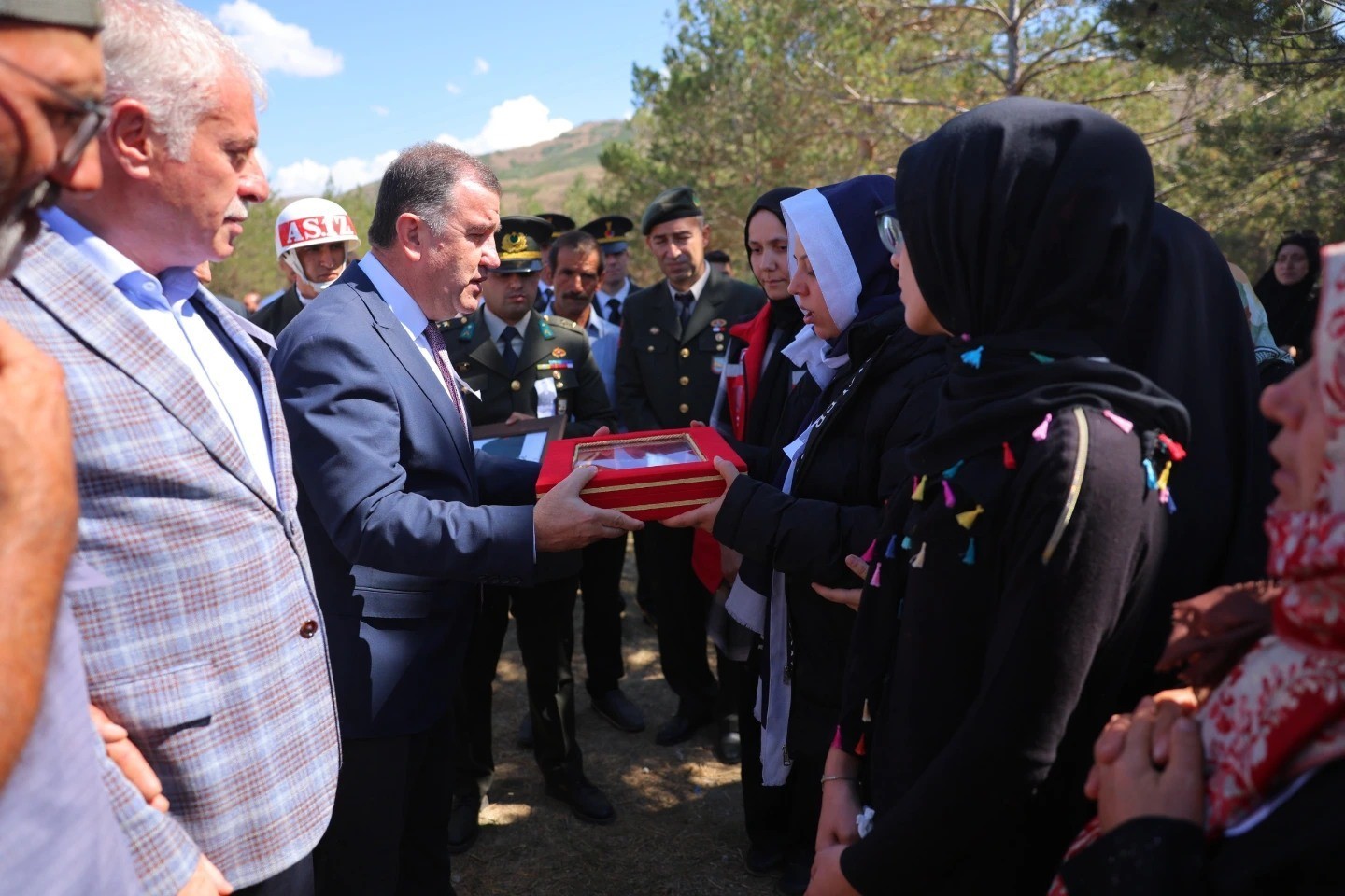 Kalp krizi sonucu vefat eden uzman çavuş son yolculuğuna uğurlandı
