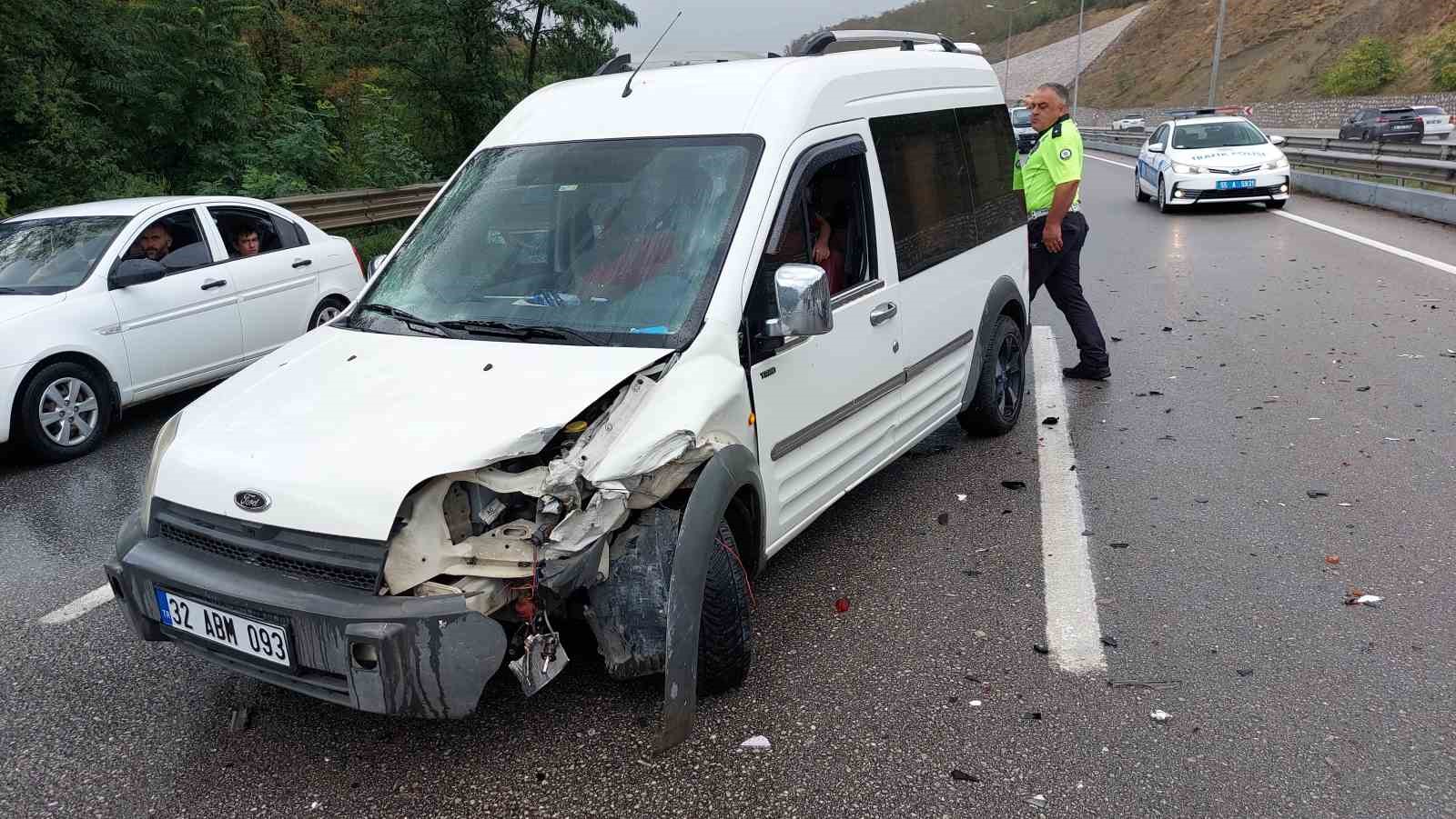 Samsun’da 7 araçlı zincirleme kaza: 1’i ağır 6 yaralı
