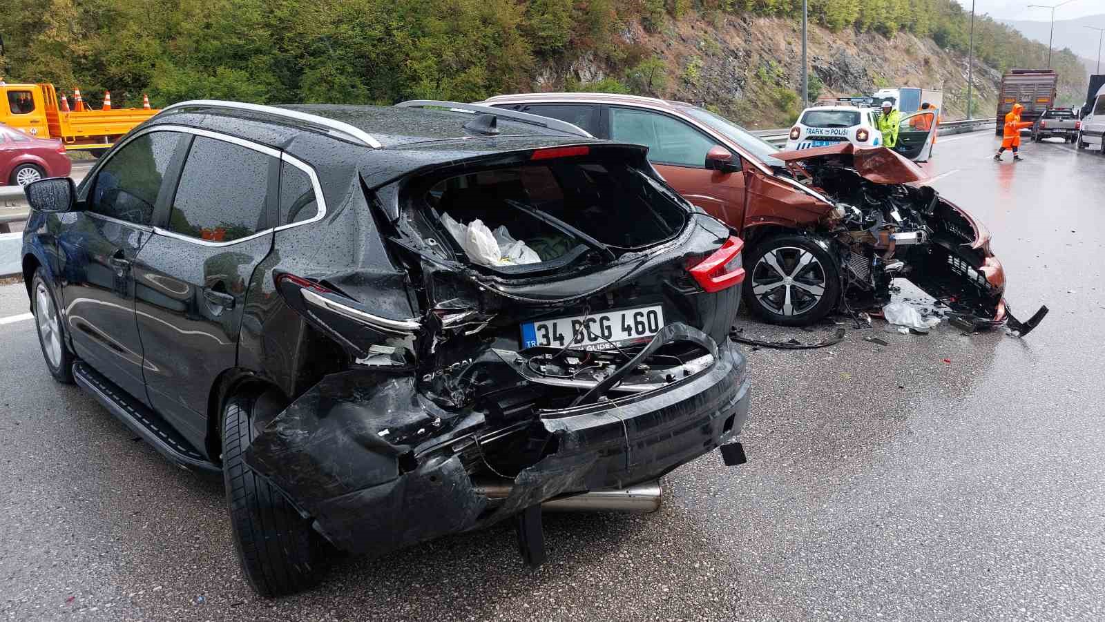 Samsun’da 7 araçlı zincirleme kaza: 1’i ağır 6 yaralı
