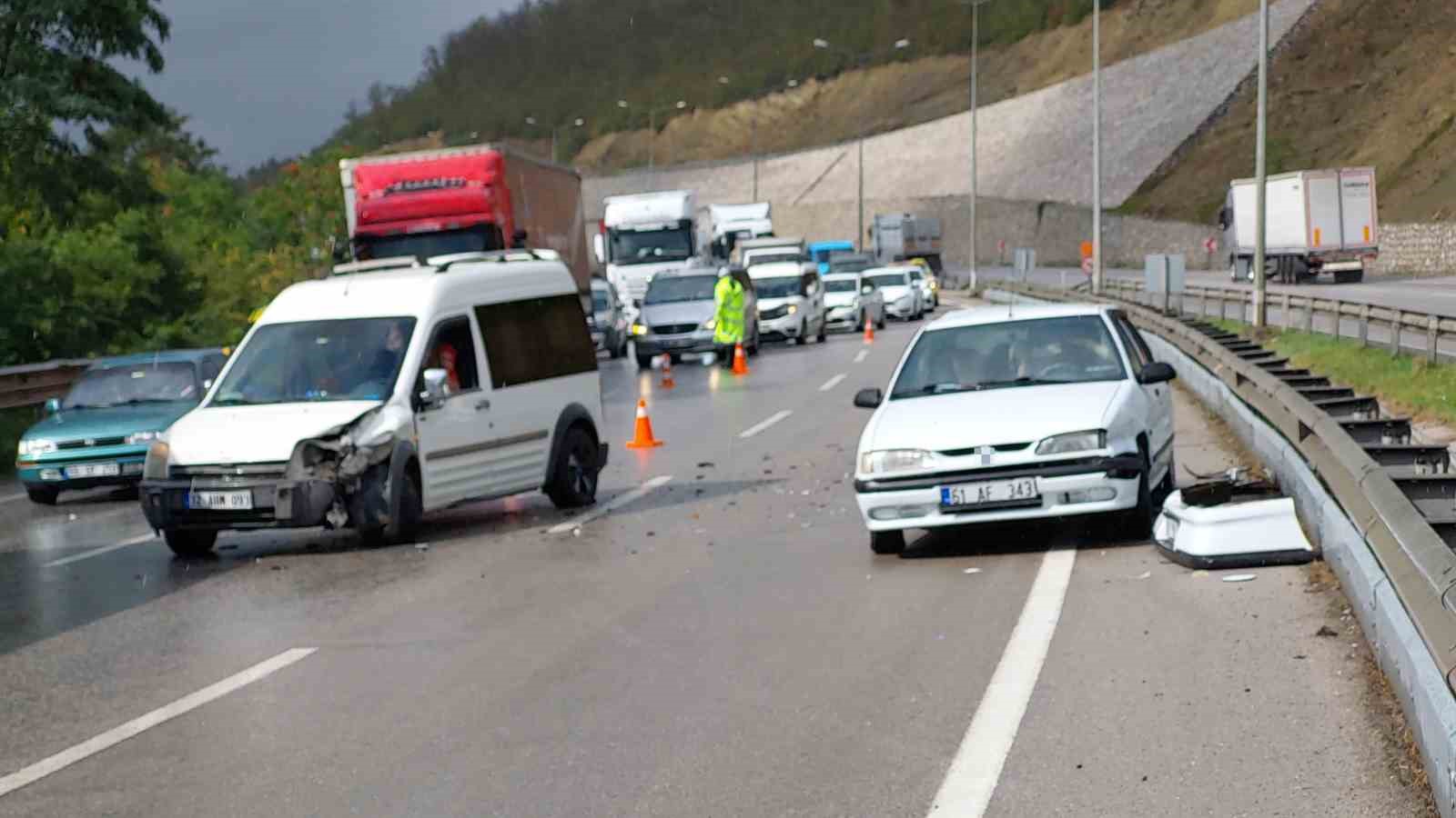 Samsun’da 7 araçlı zincirleme kaza: 1’i ağır 6 yaralı
