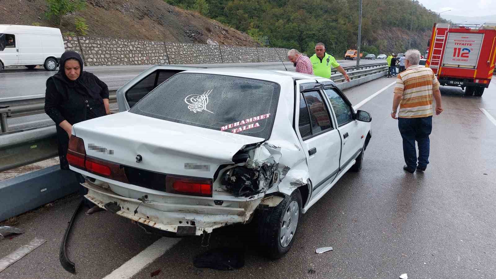 Samsun’da 7 araçlı zincirleme kaza: 1’i ağır 6 yaralı
