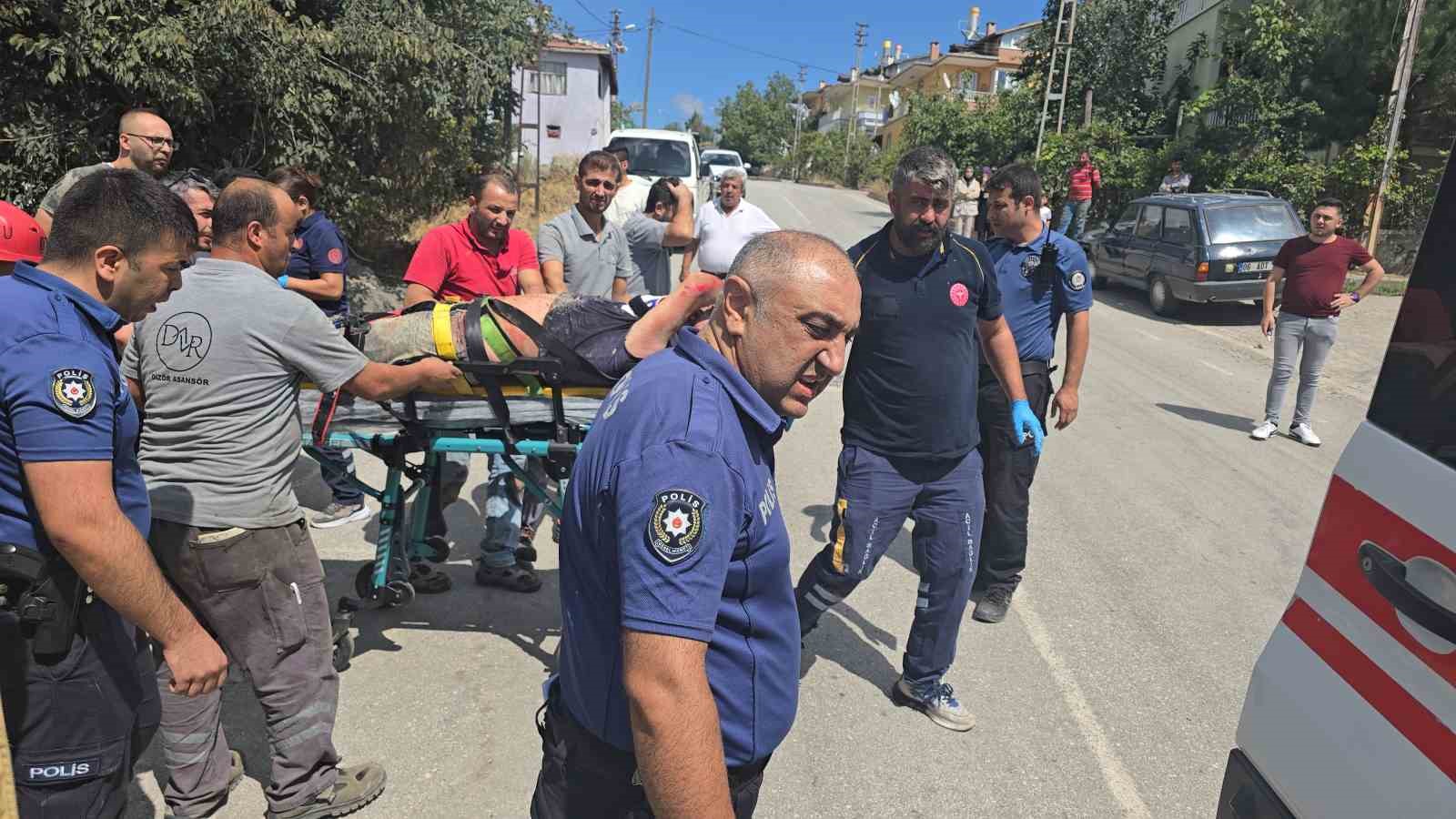 Asansör boşluğuna düşen işçi hayat mücadelesi veriyor
