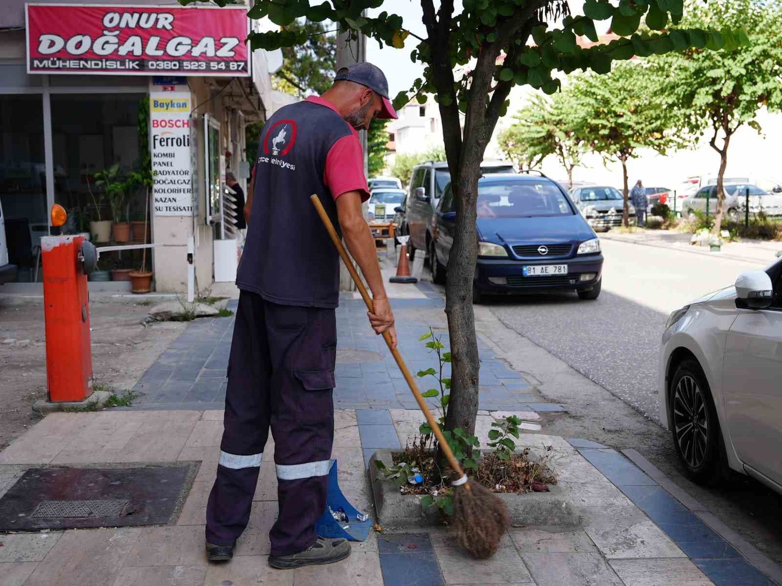 Belediye temizlik görevlisinden örnek davranış
