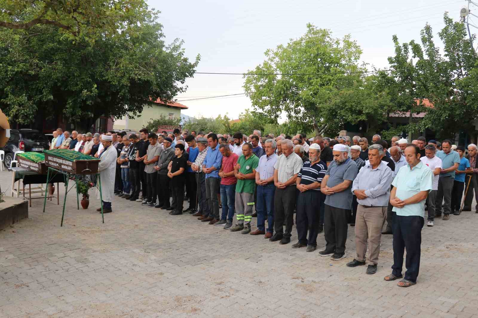 Eşi ve evladının ardından gözyaşı döken kadının feryatları yürekleri dağladı
