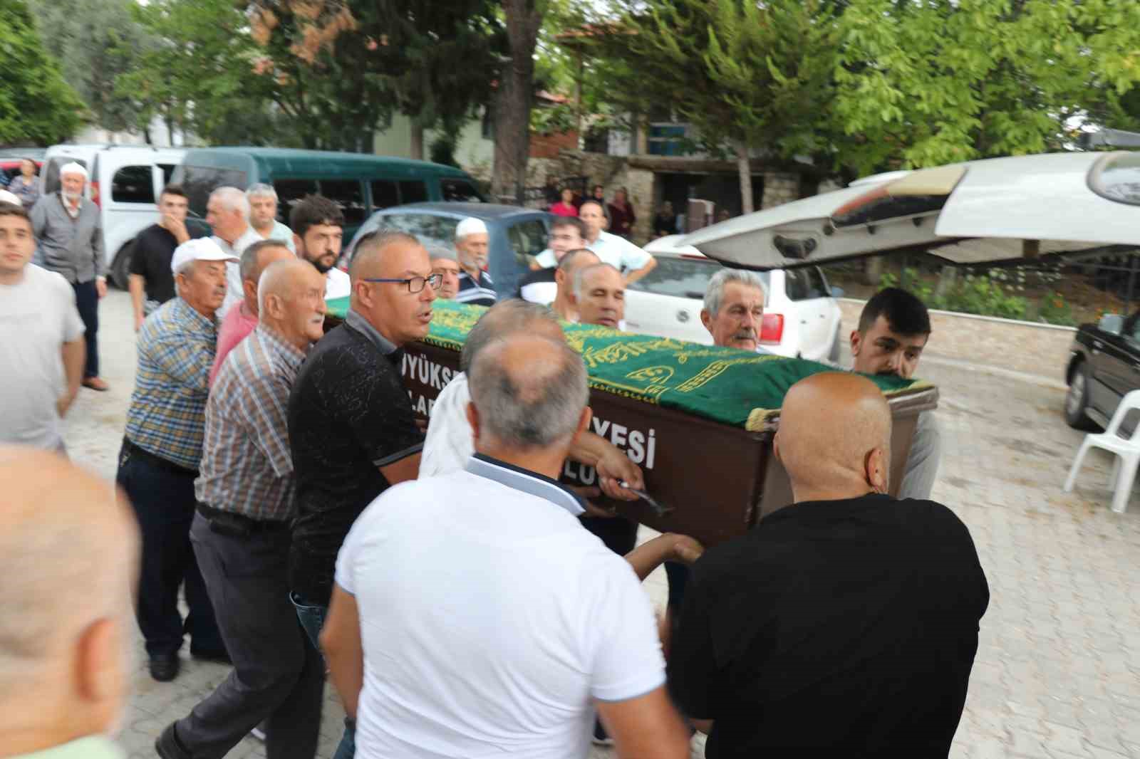 Eşi ve evladının ardından gözyaşı döken kadının feryatları yürekleri dağladı
