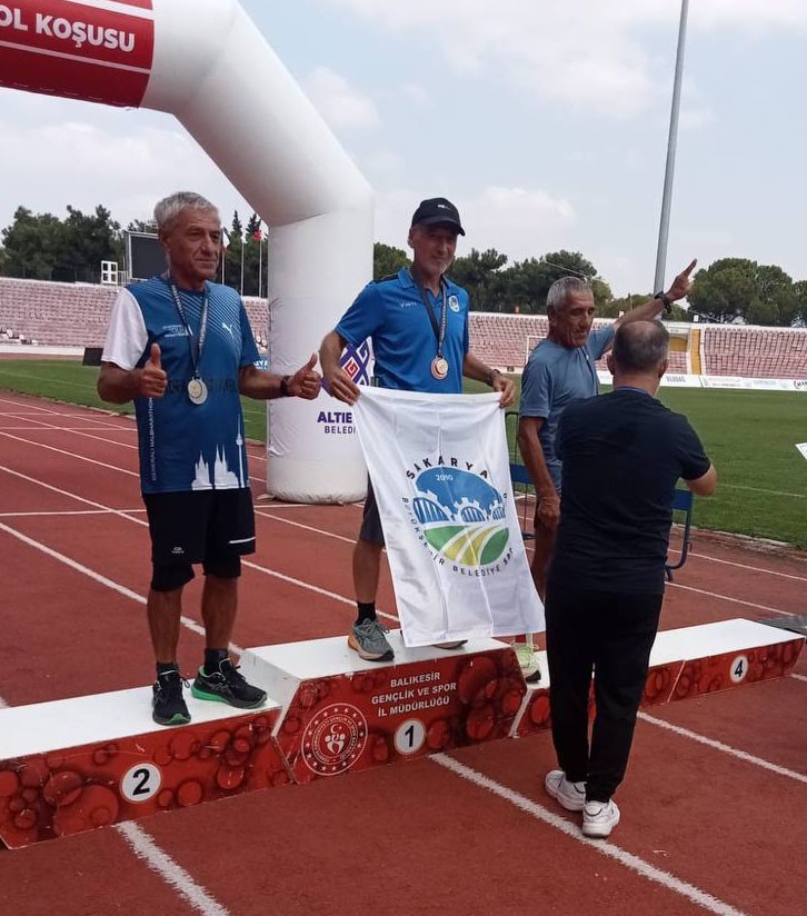 SBüyükşehirli sporcu Sakarya’ya altın madalyayla döndü
