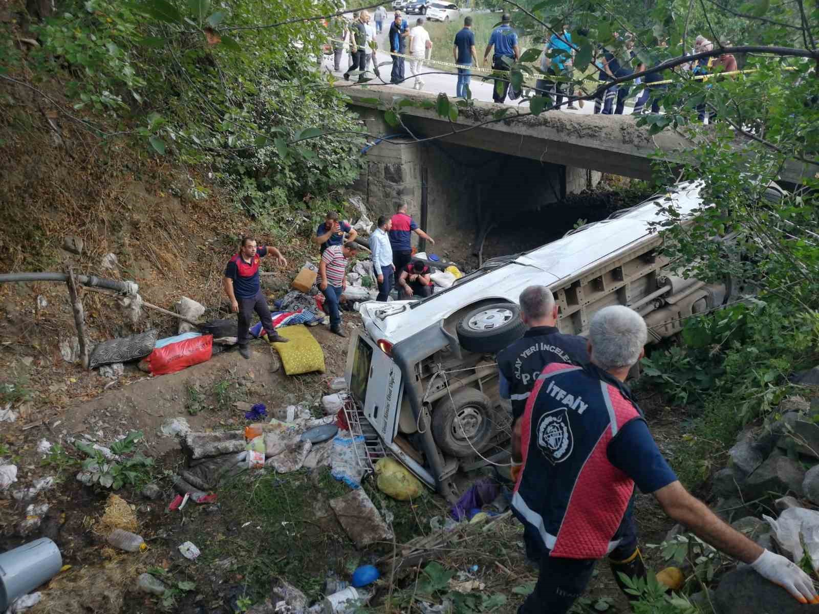 Fındık hasadı dönüşü facia: Minibüs devrildi, 26 kişi yaralandı
