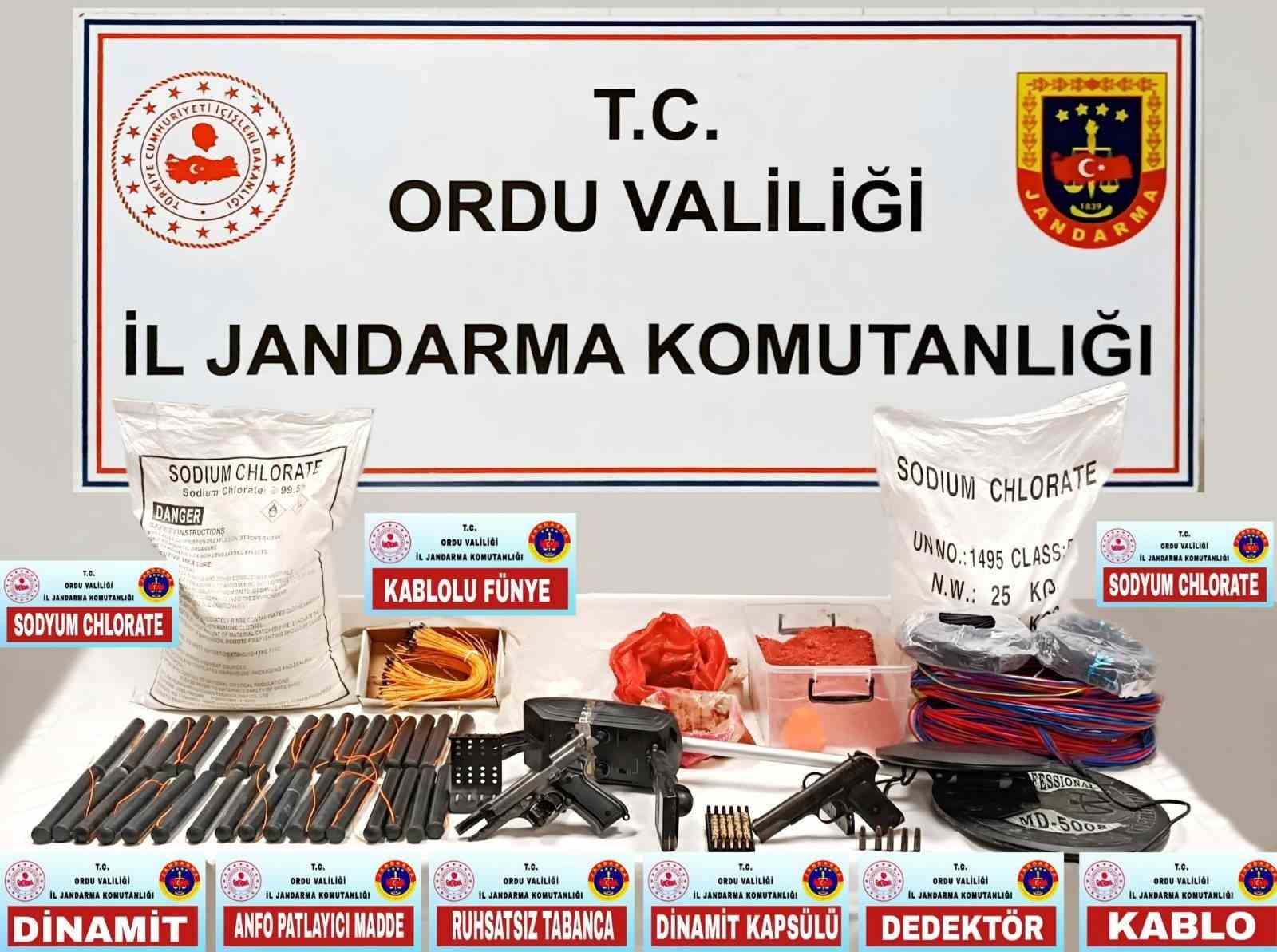 Ordu’da bir evde çok sayıda patlayıcı madde ele geçirildi
