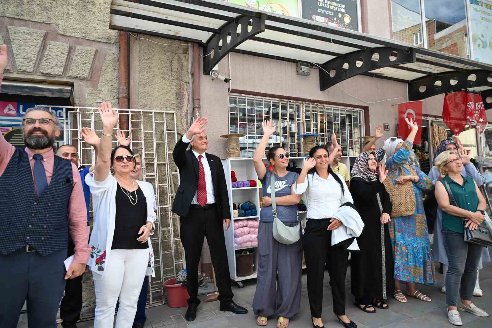 Başkan Bakkalcıoğlu öğrencileri kampa uğurladı
