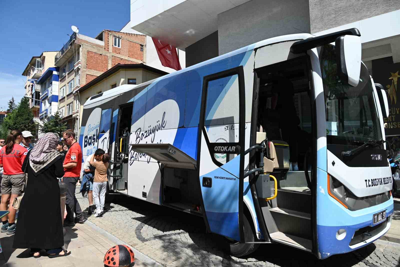 Başkan Bakkalcıoğlu öğrencileri kampa uğurladı
