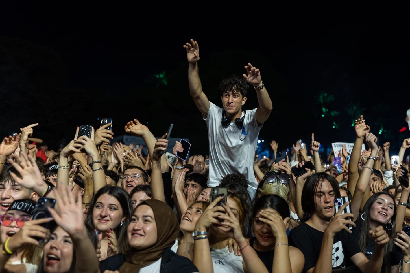 Çim Konserleri’nde “Motive” rüzgarı
