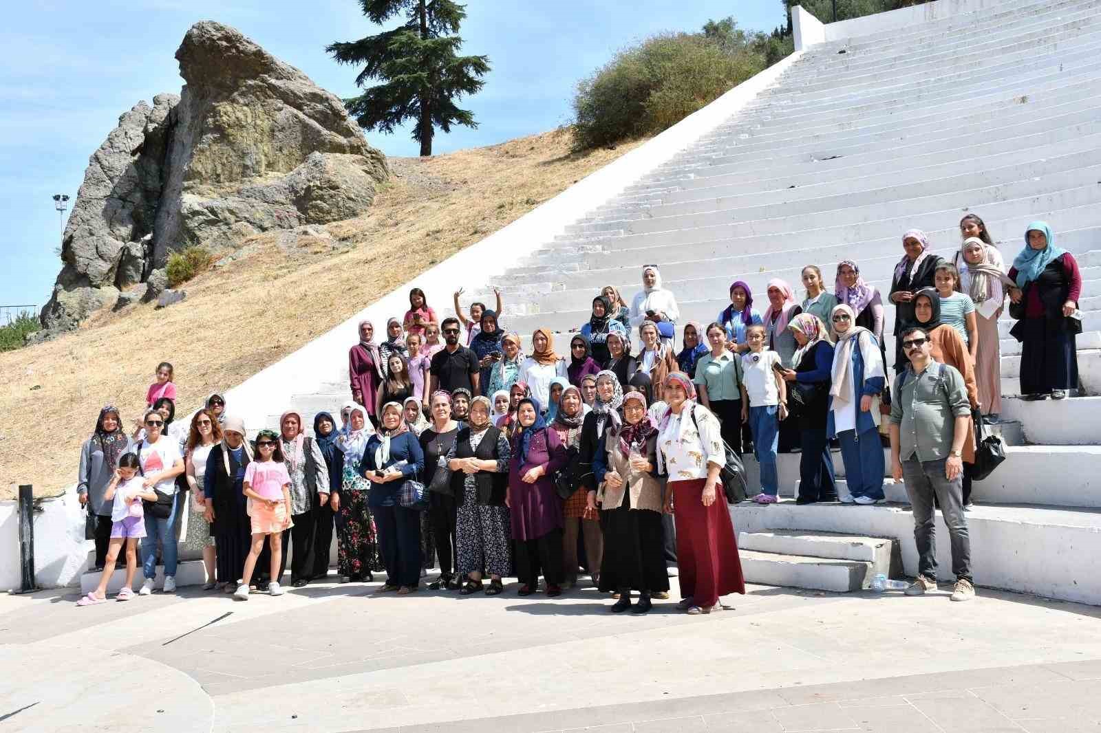 Demircili kadınlar Manisa’yı gezdi
