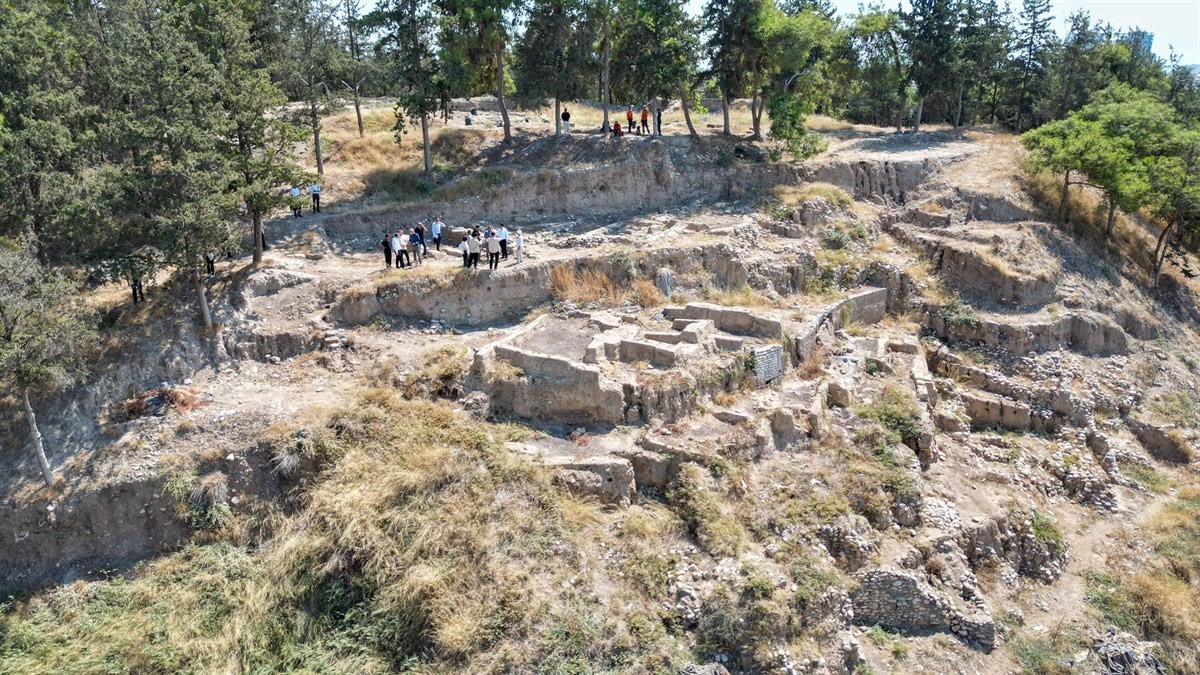 9 bin yıllık Yumuktepe Höyüğü’nde kazı çalışmaları sürüyor
