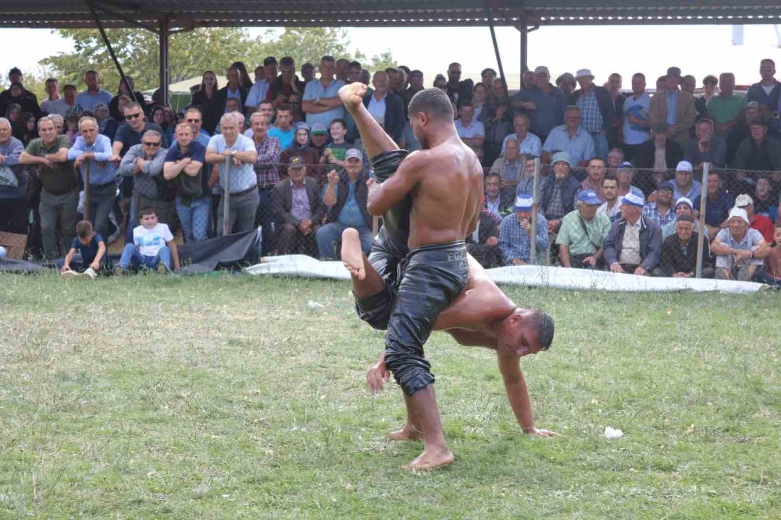 BaşkanYılmaz, Tarihi Alantepe Yağlı Güreşleri’ne katıldı
