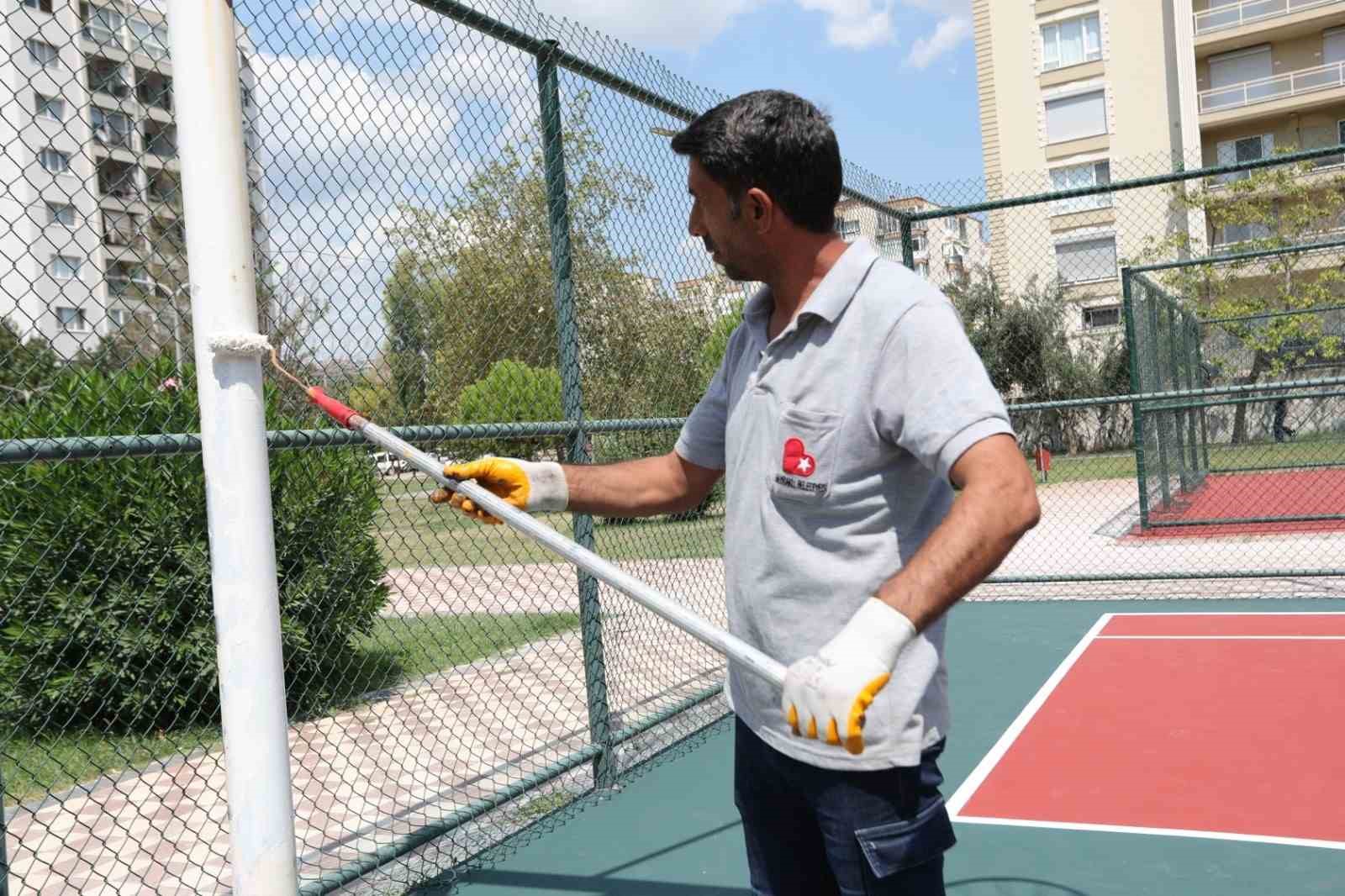 Bayraklı’da parklar yenileniyor
