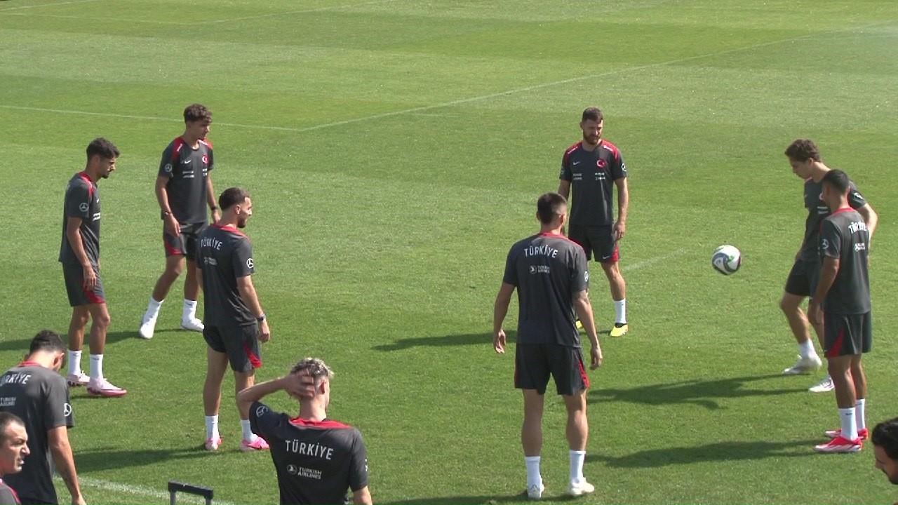 A Milli Futbol Takımı, Galler maçı hazırlıklarına devam etti
