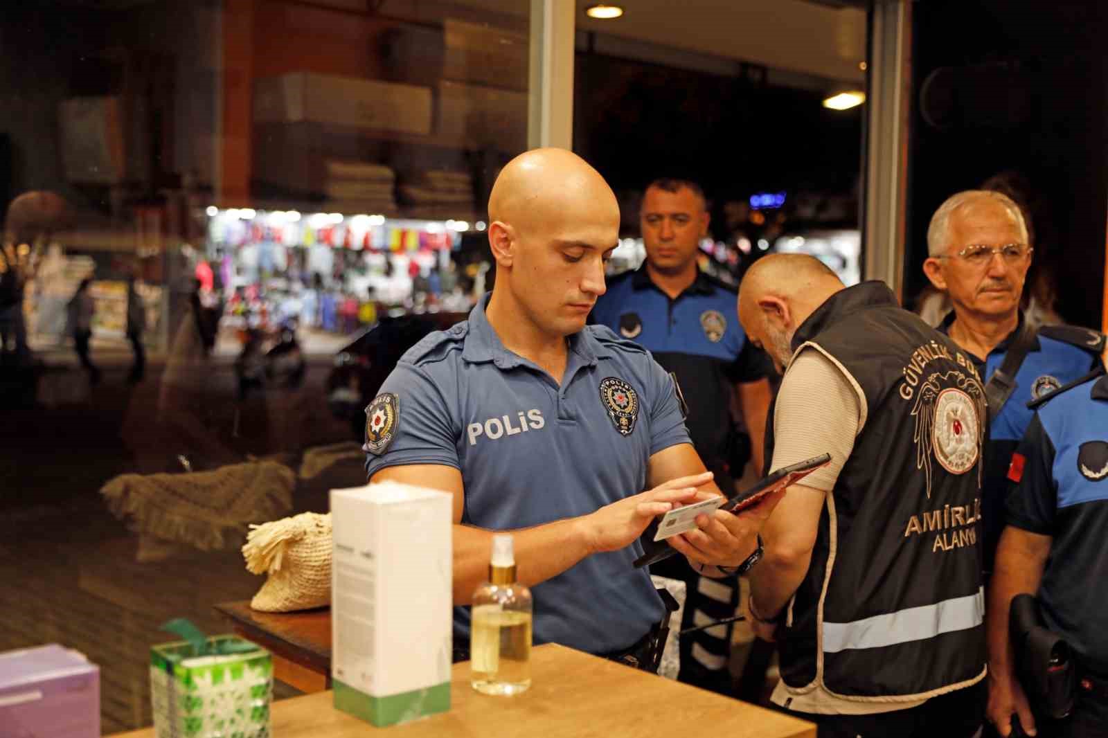 Alanya’da zabıta ve polisten ortak denetim
