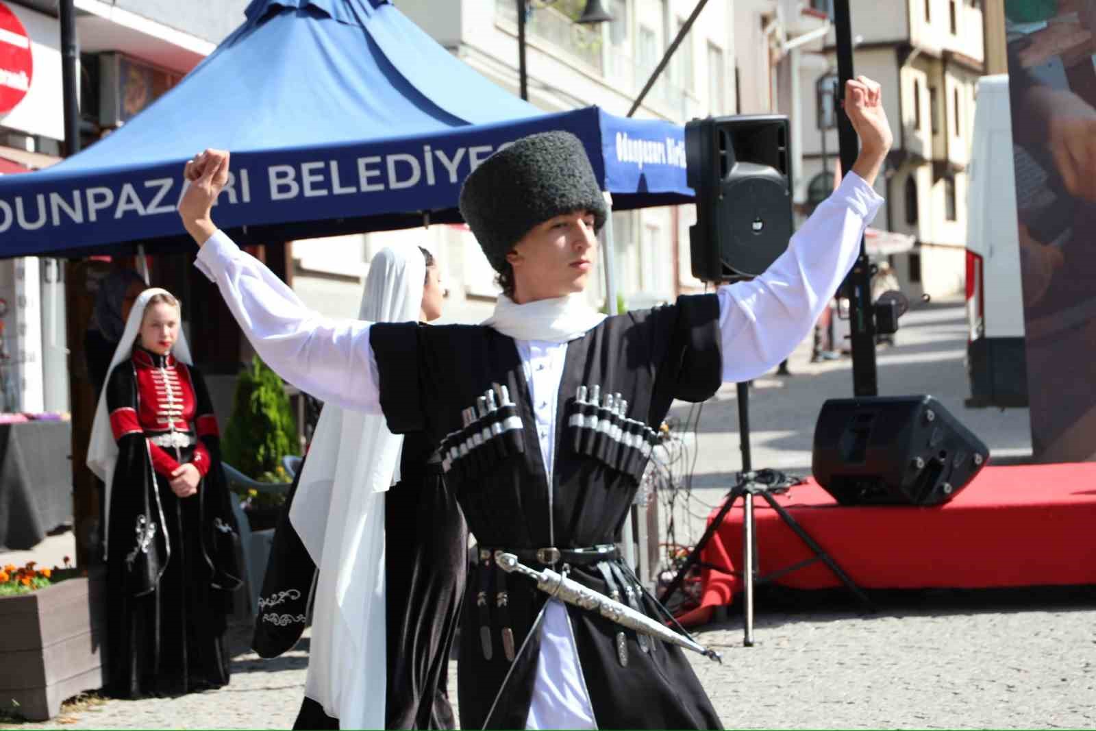 Şehrin festivallerinde yedinci gün geride kaldı
