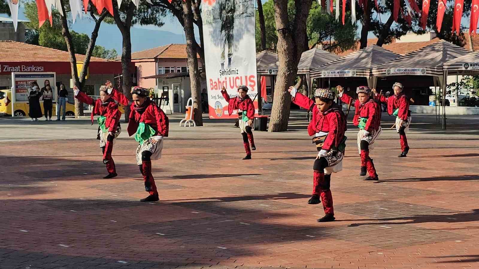 Kuyucak’ta kurtuluş coşkusu meydanlara sığmadı
