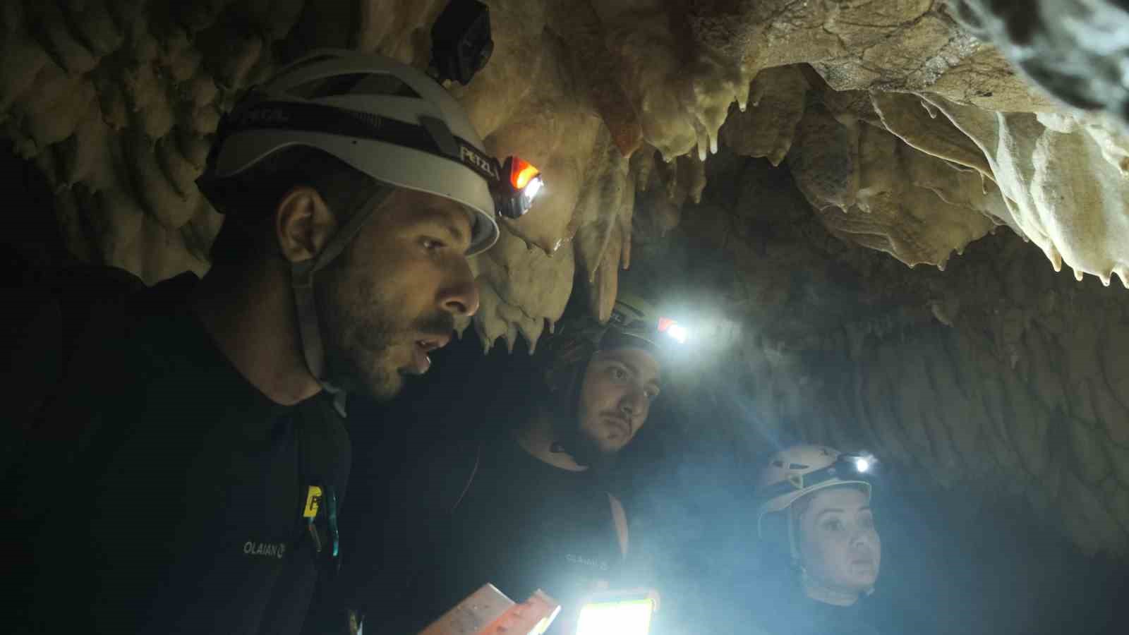 5 kilometrelik yatay mağarayı keşfederek belgeselini çektiler
