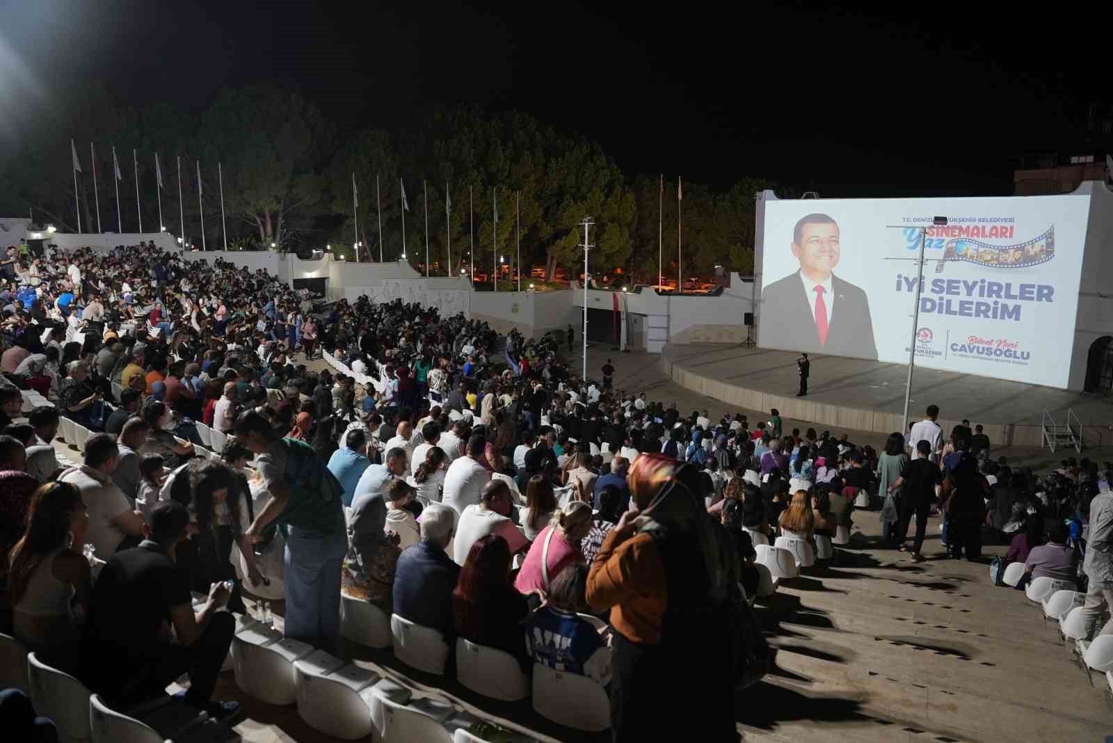 Denizli Büyükşehrin Yaz Sinema Günleri nostalji dolu bir akşam yaşattı
