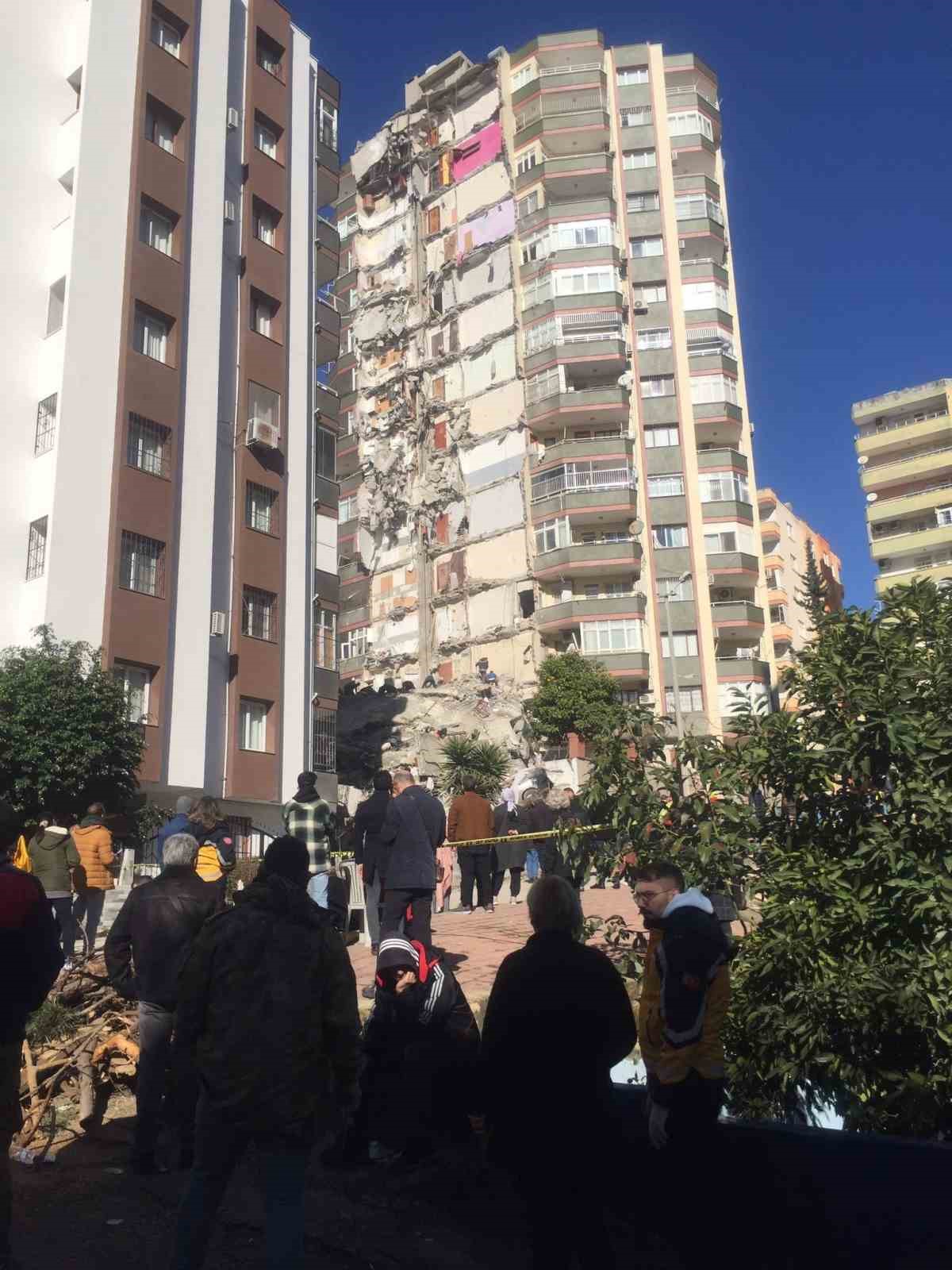 Depremde 42 kişinin öldüğü apartmanın mühendisi belediyeyi suçlayıp tahliyesini istedi
