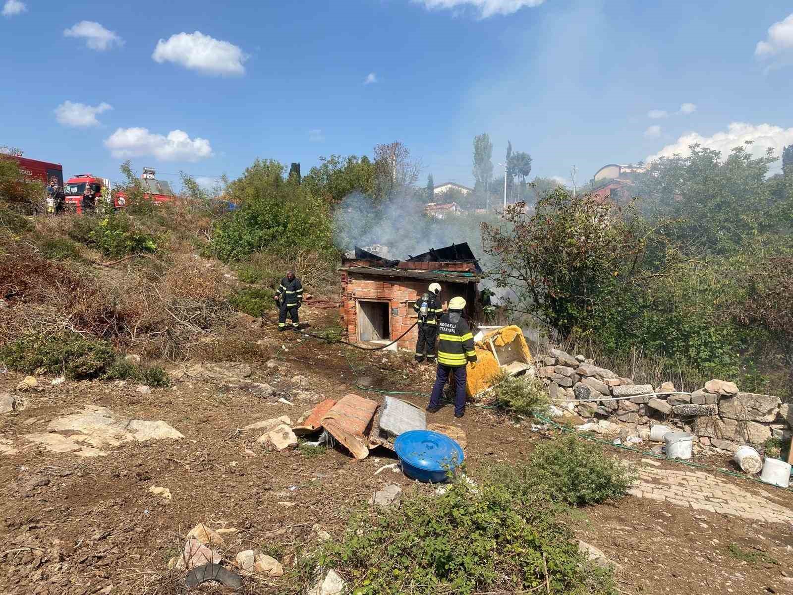 Tandırdan sıçrayan alevler barakayı sardı
