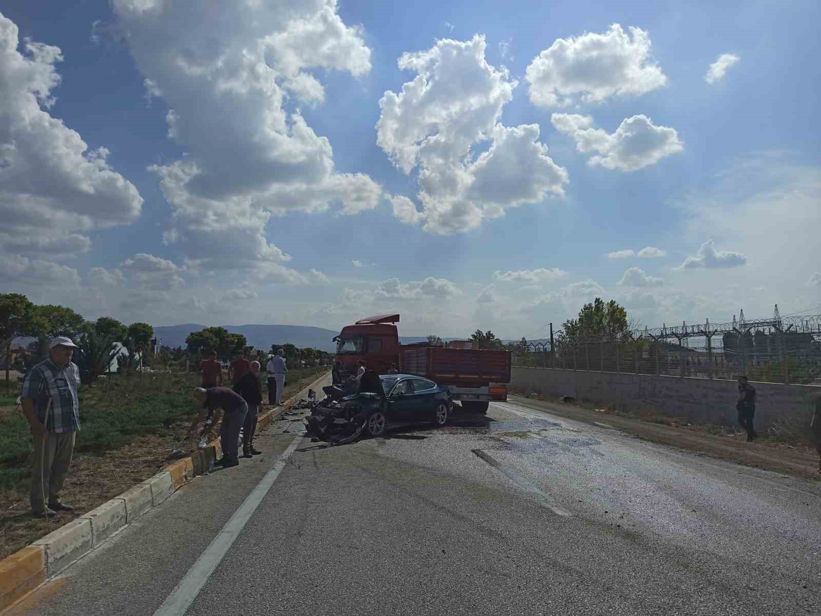 Konya’da otomobil ile tır çarpıştı: 2 yaralı
