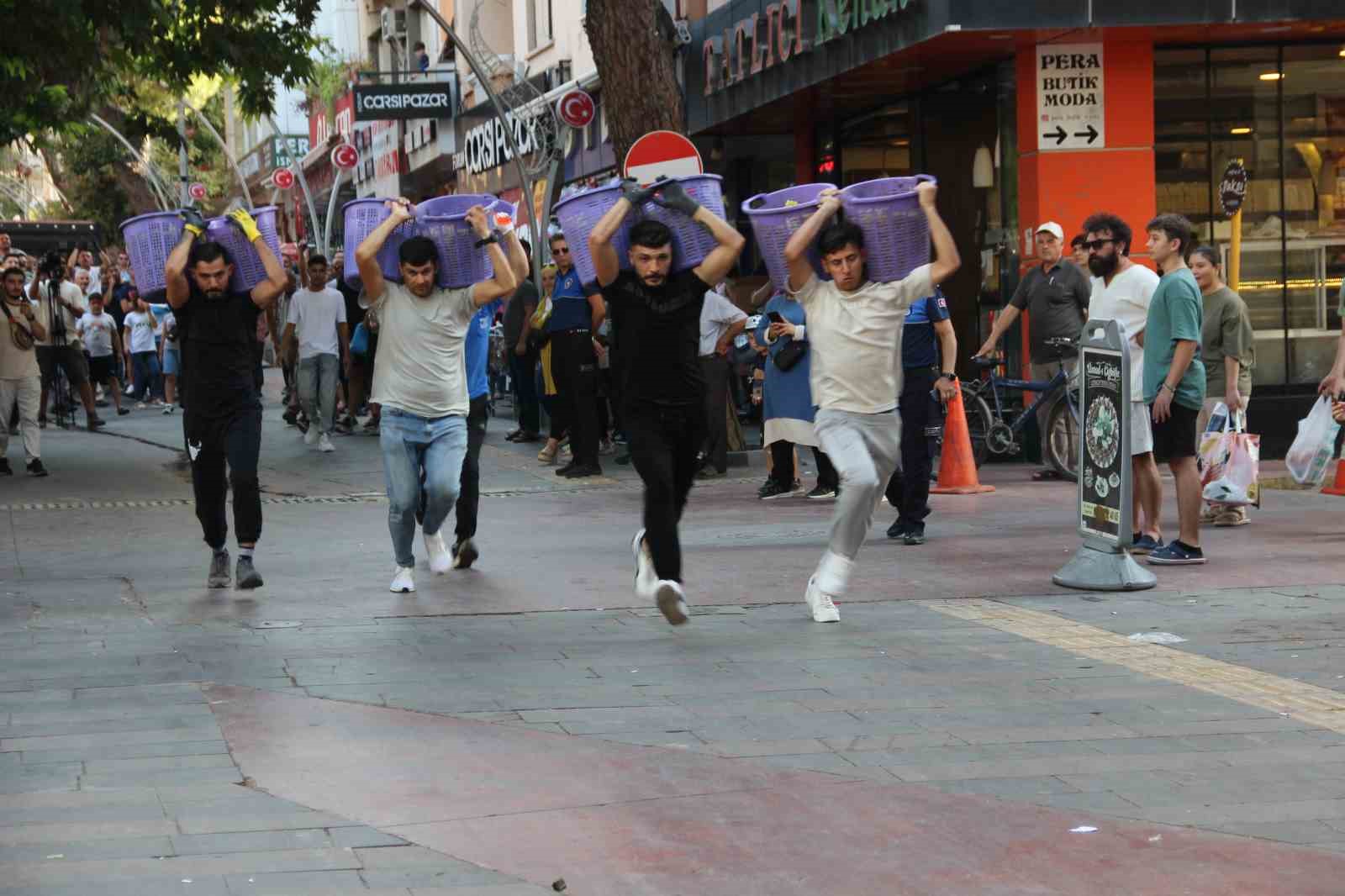 Alaşehir’de Üzüm Festivali renkli görüntülere sahne oldu
