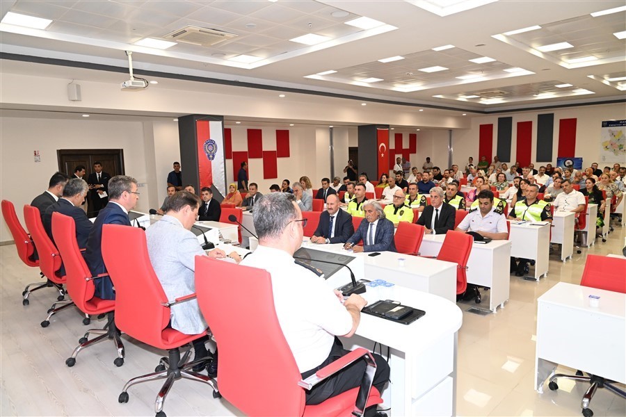 Manisa’da yeni eğitim-öğretim dönemi güvenlik tedbirleri görüşüldü
