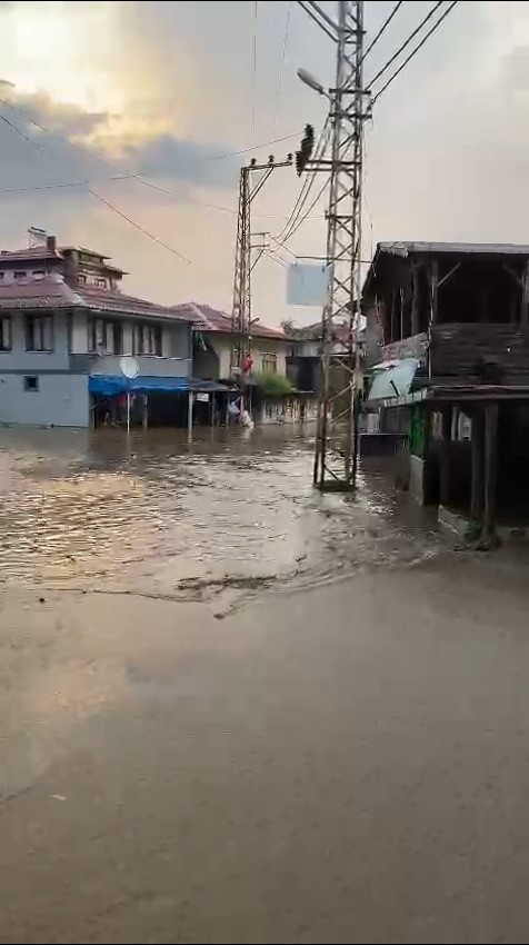 Rize’de şiddetli yağış sonrası heyelanlar meydana geldi
