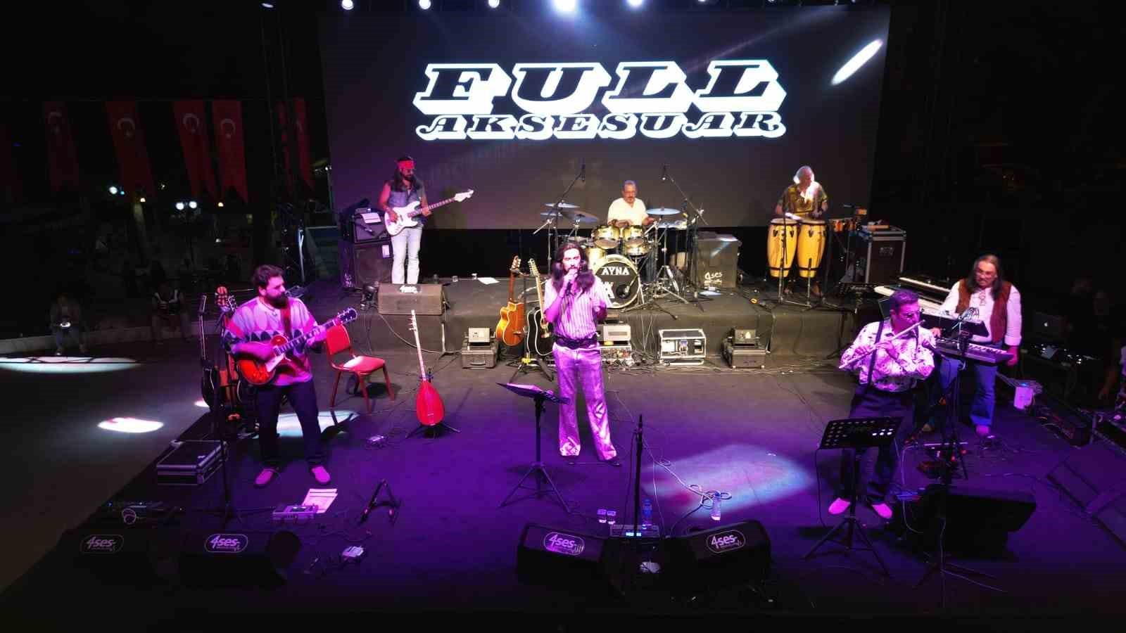 Kuyucak, kurtuluş gününü konserle kutladı
