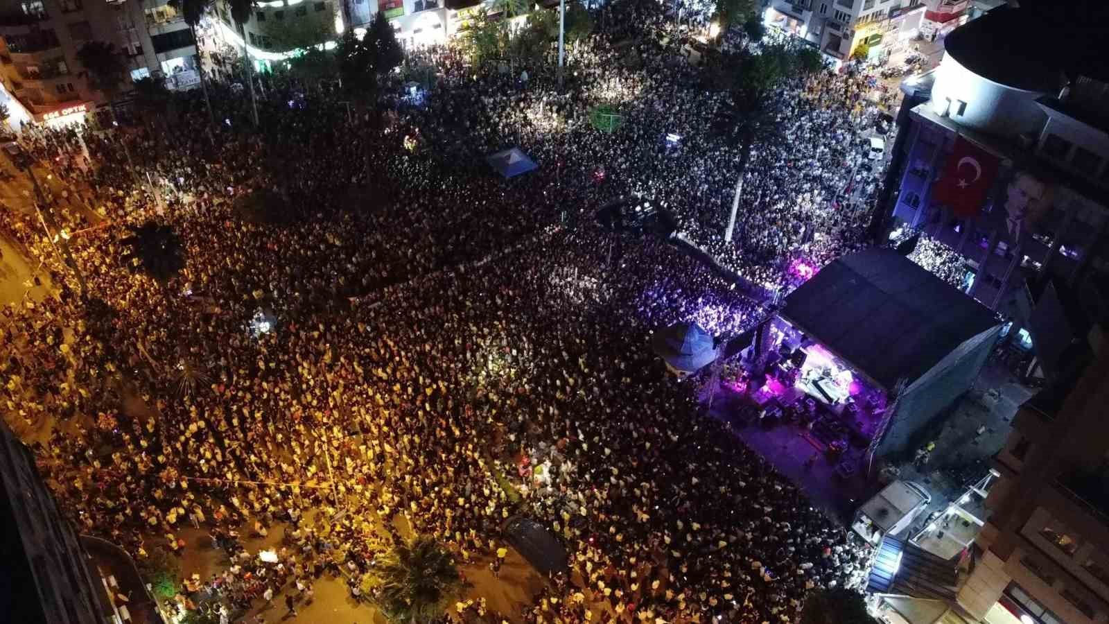 Ünlü sanatçı Nazilli’yi kurtuluş gününde coşturdu
