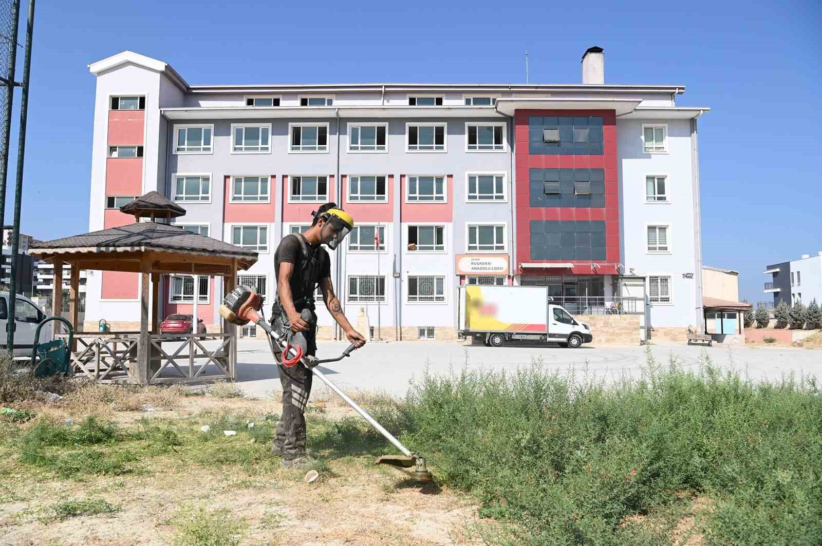 Kuşadası Belediyesi okulları yeni eğitim yılına hazırlamaya devam ediyor
