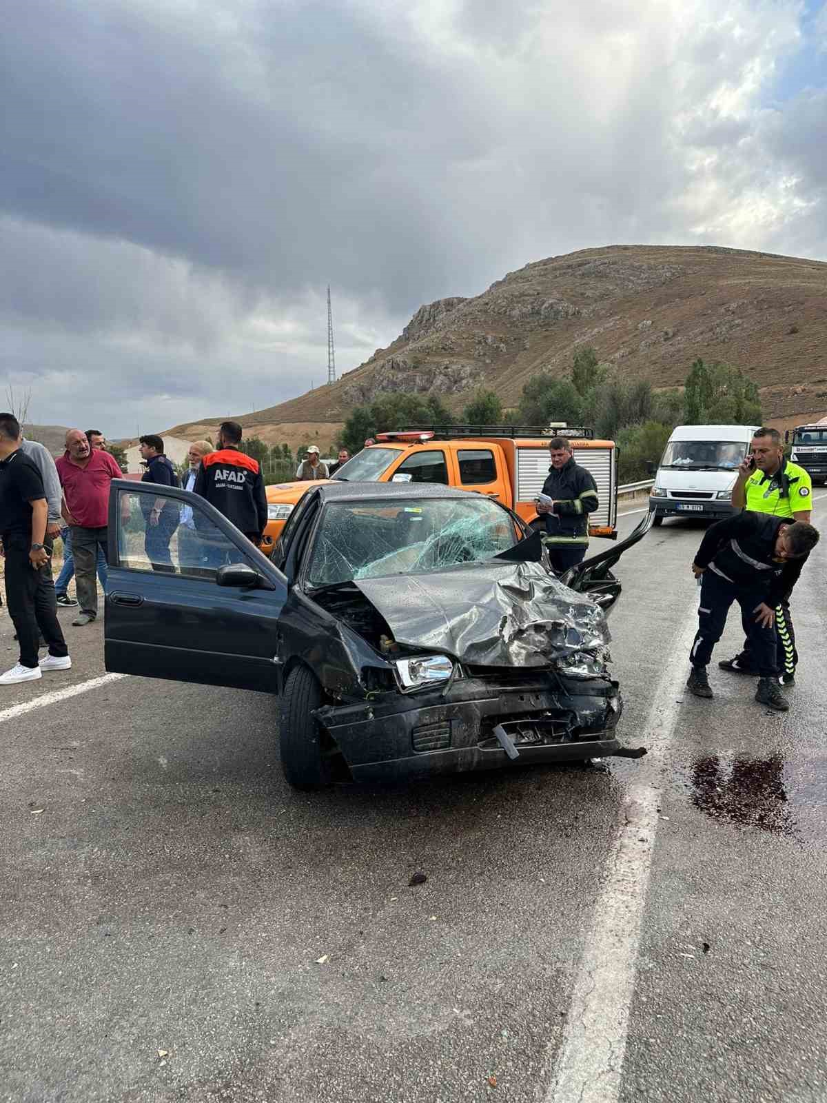 Konursu köyü yakınlarında trafik kazası: 1 ölü 2 yaralı
