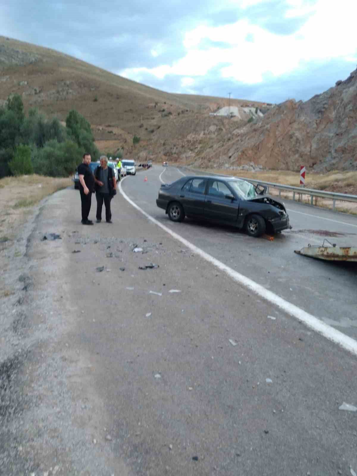 Konursu köyü yakınlarında trafik kazası: 1 ölü 2 yaralı
