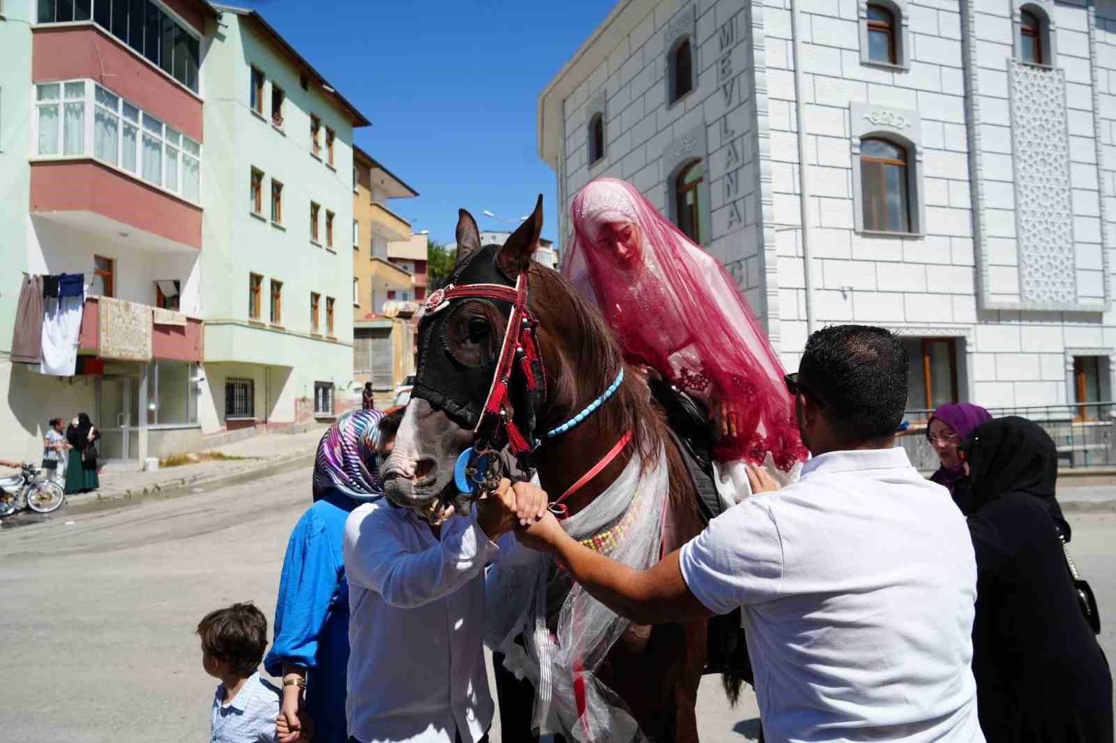 Bayburt’ta yapılan bir düğünde 