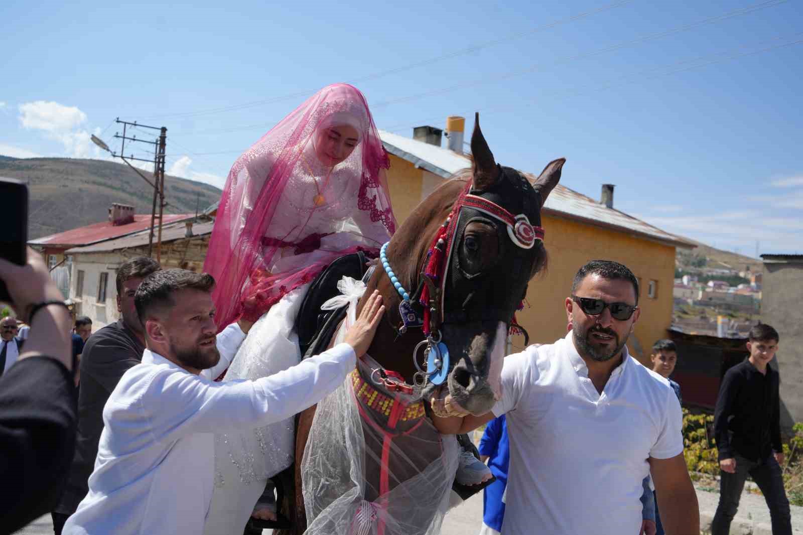 Bayburt’ta yapılan bir düğünde 