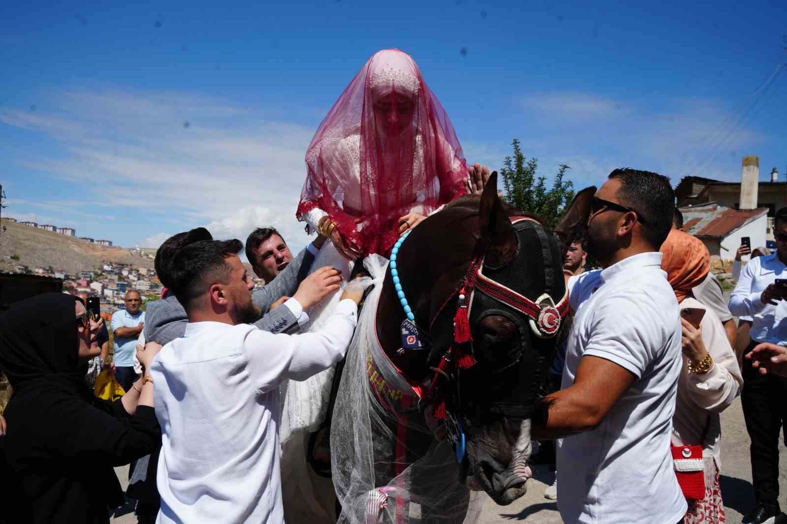 Bayburt’ta yapılan bir düğünde 