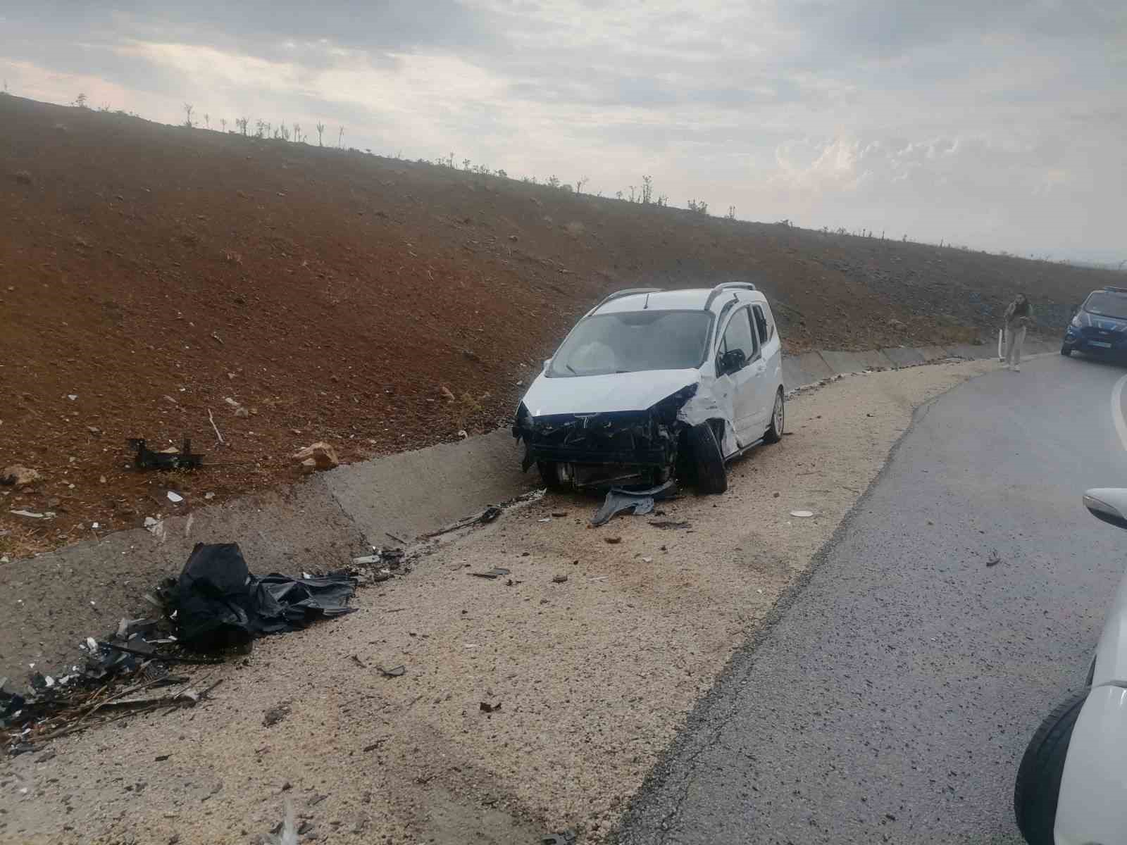 Bilecik’te otomobil ve hafif ticari araç çarpıştı: 2 yaralı
