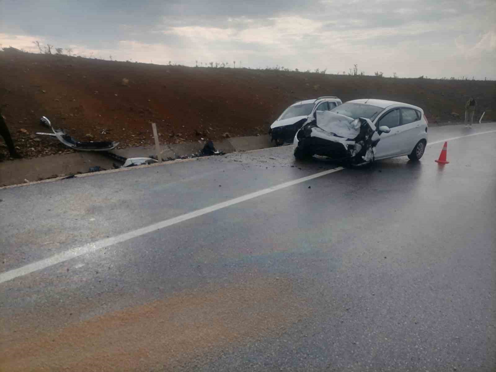 Bilecik’te otomobil ve hafif ticari araç çarpıştı: 2 yaralı
