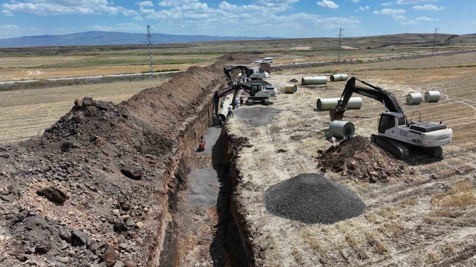 Hınıs Başköy barajı sulama inşaatı çalışmaları devam ediyor
