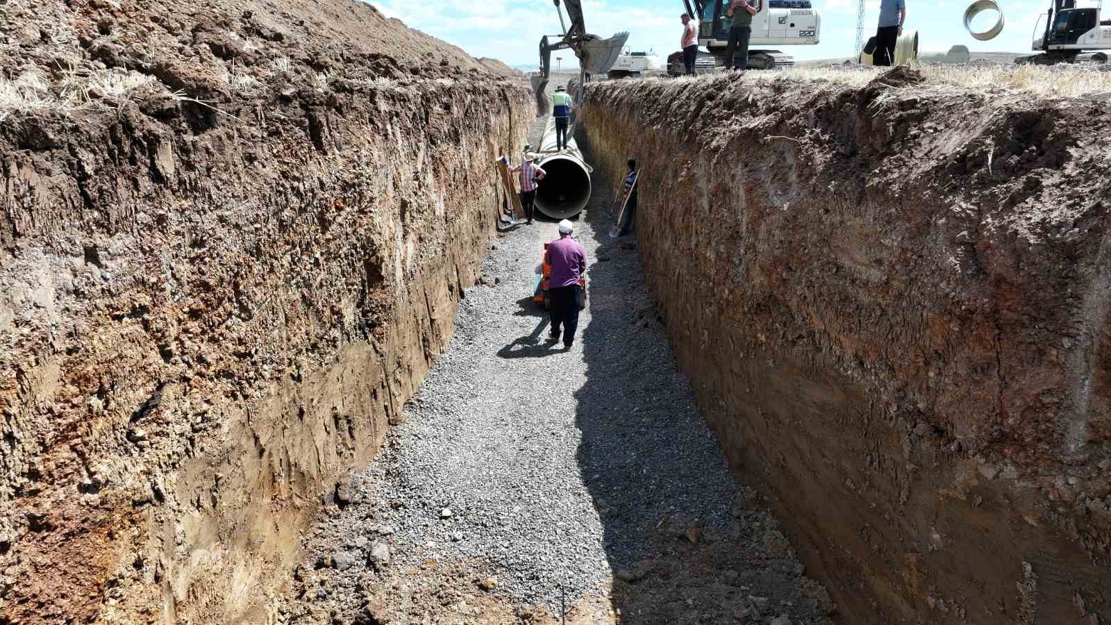 Hınıs Başköy barajı sulama inşaatı çalışmaları devam ediyor
