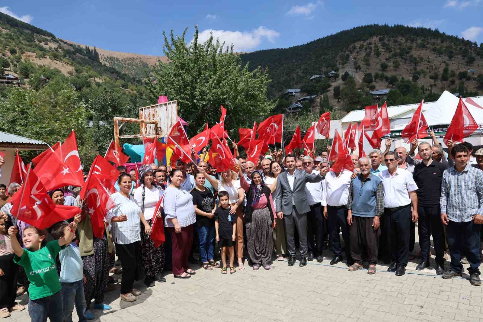 Memleket sevdası için İstanbul’dan ilçesine Belediye Başkanı oldu, şimdi köy köy geziyor
