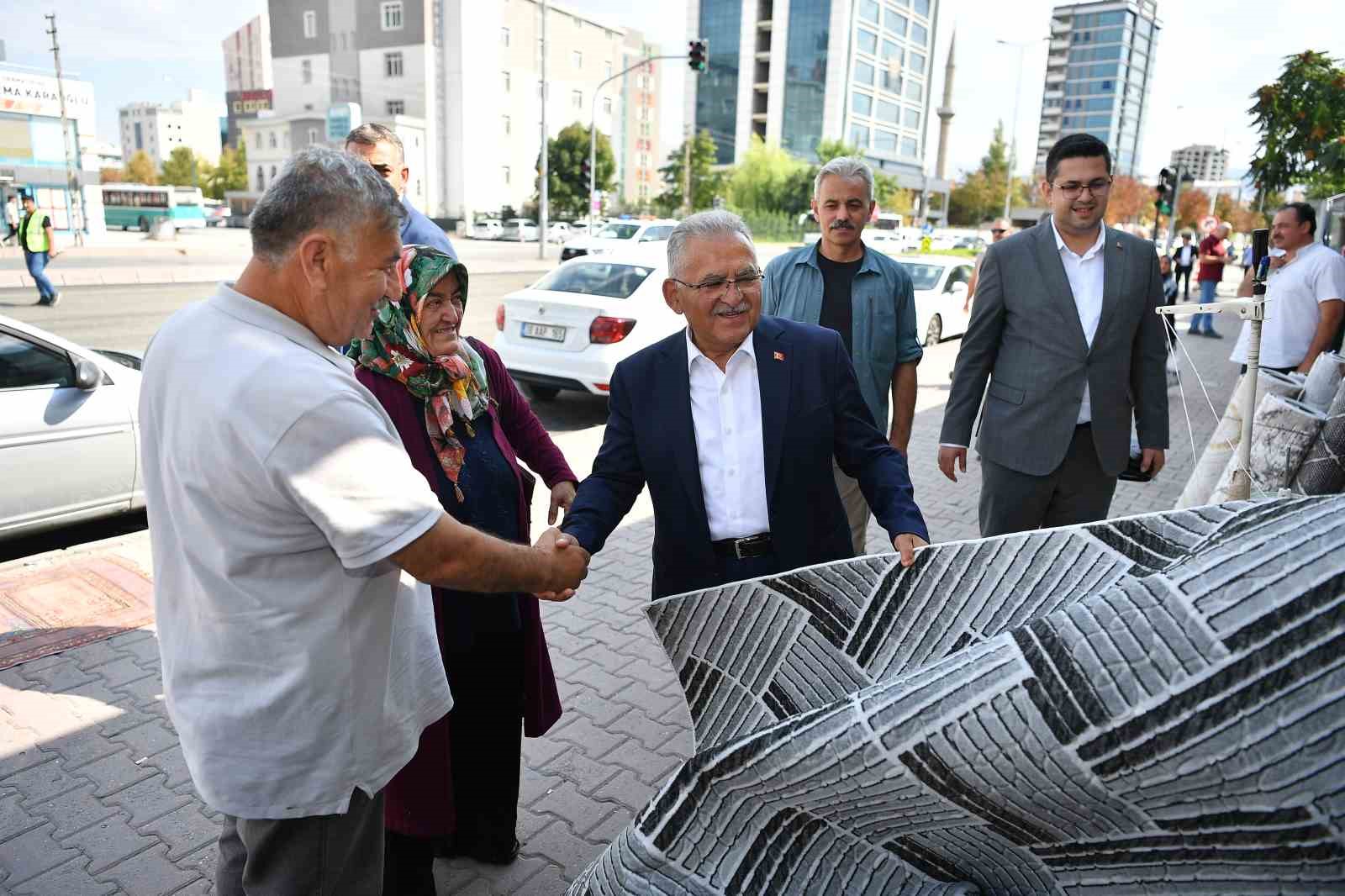 Başkan Büyükkılıç; Tacettinveli Mahallesi’ndeki esnaf ile buluştu
