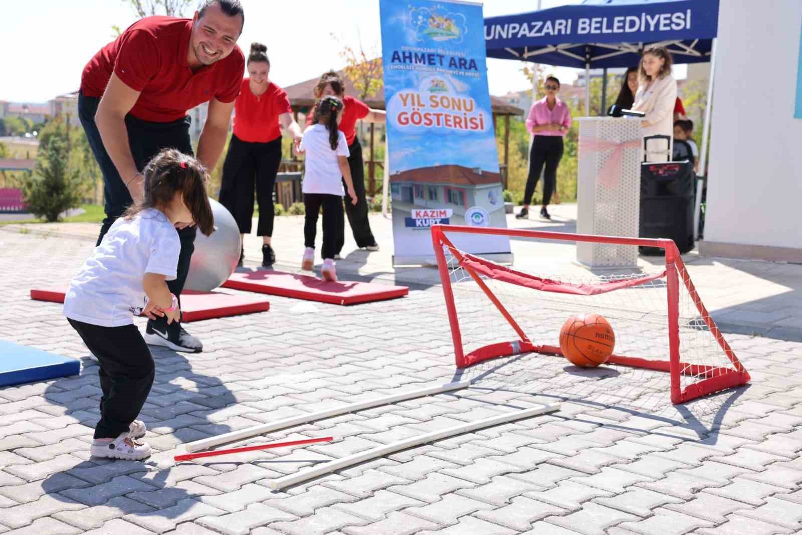 Özel çocukların yıl sonu gösterisi
