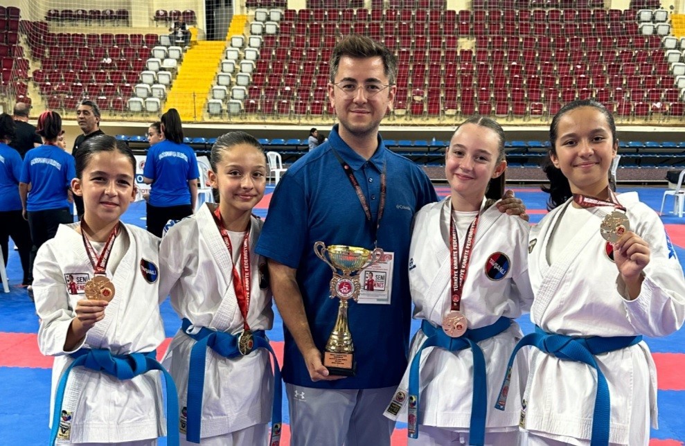 Tavşanlı Belediyesi Karate Takımı Türkiye şampiyonu oldu
