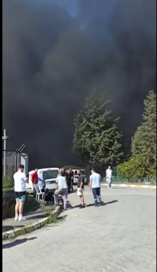 Tuzla’da boya fabrikasında yangın: 1 işçi yaralandı
